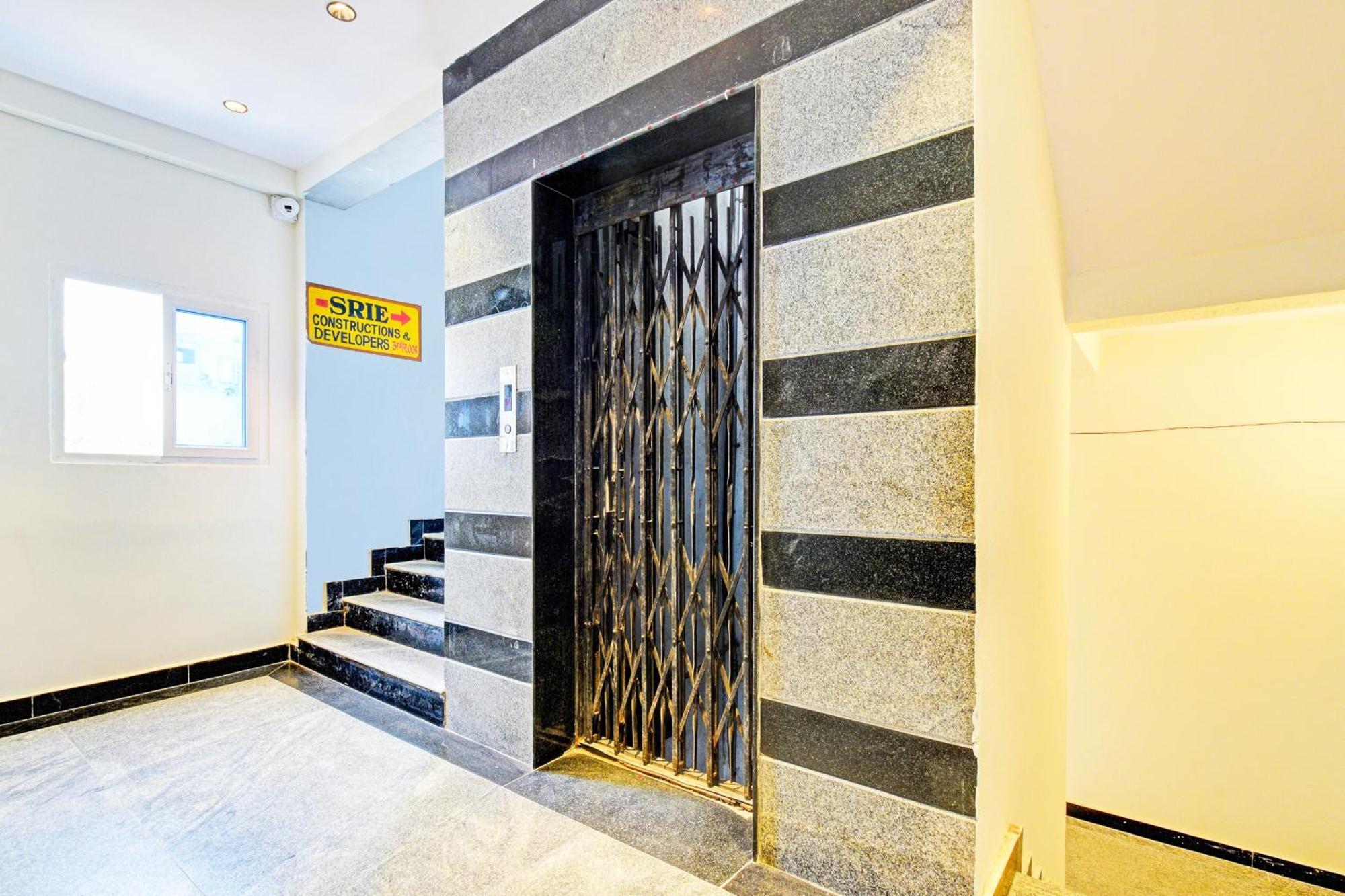 Hotel O Malani Inn Hajdarabad Zewnętrze zdjęcie